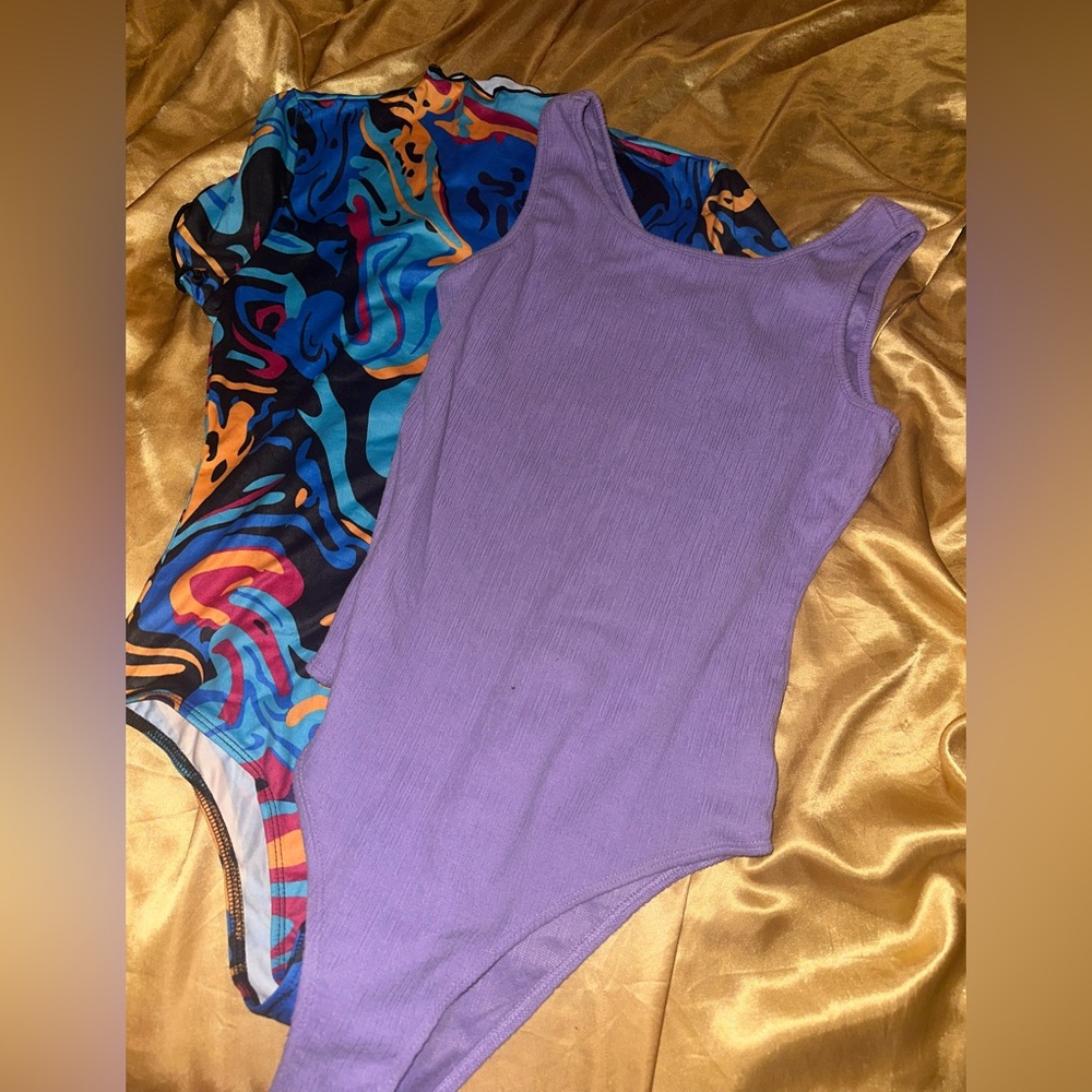 💕 NWOT two short-sleeved bodysuits